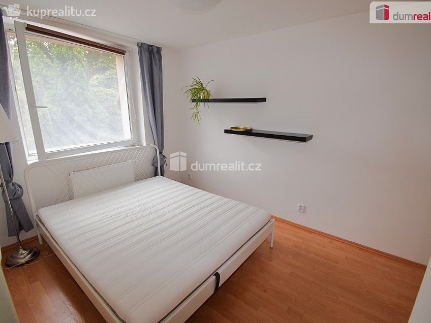 Pronájem bytu 2+kk 30 m^2 Nad Palatou, Praha 5 