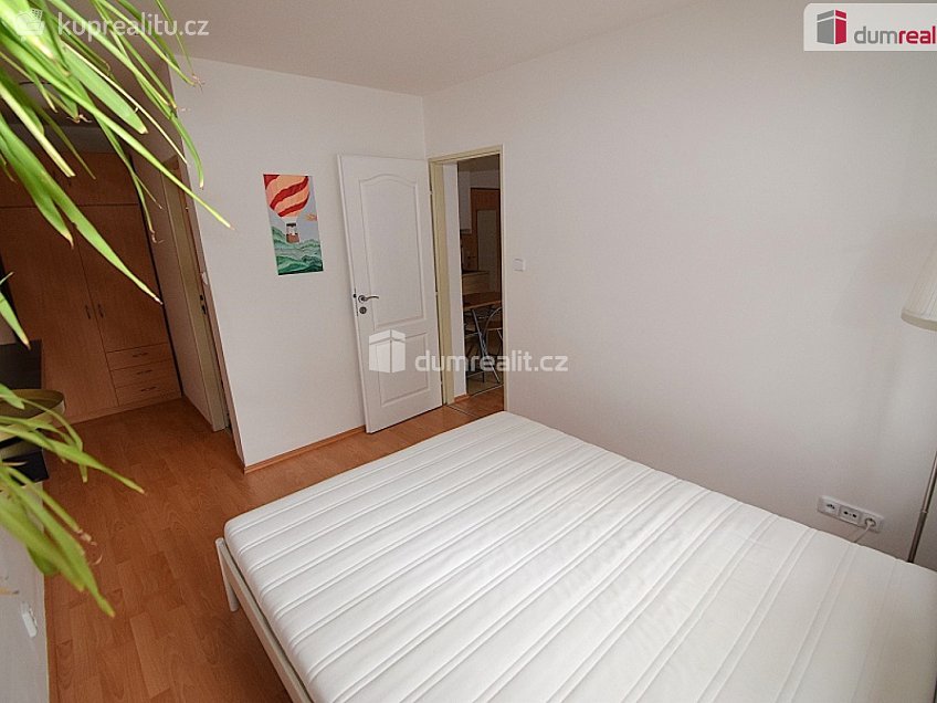 Pronájem bytu 2+kk 30 m^2 Nad Palatou, Praha 5 