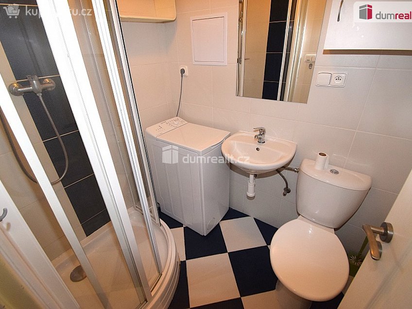 Pronájem bytu 2+kk 30 m^2 Nad Palatou, Praha 5 