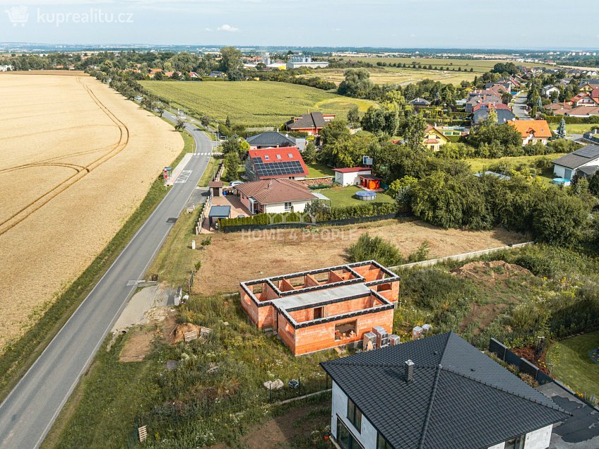 Prodej  stavebního pozemku 1133 m^2 K Polníku, Křenice 