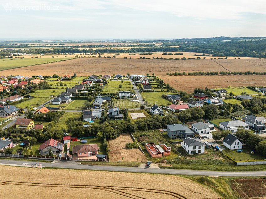 Prodej  stavebního pozemku 1133 m^2 K Polníku, Křenice 