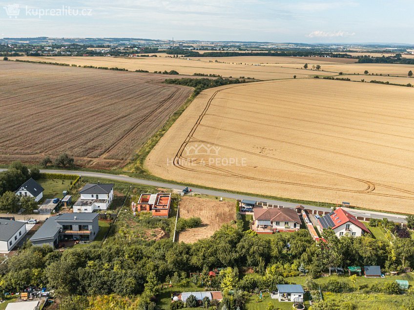 Prodej  stavebního pozemku 1133 m^2 K Polníku, Křenice 