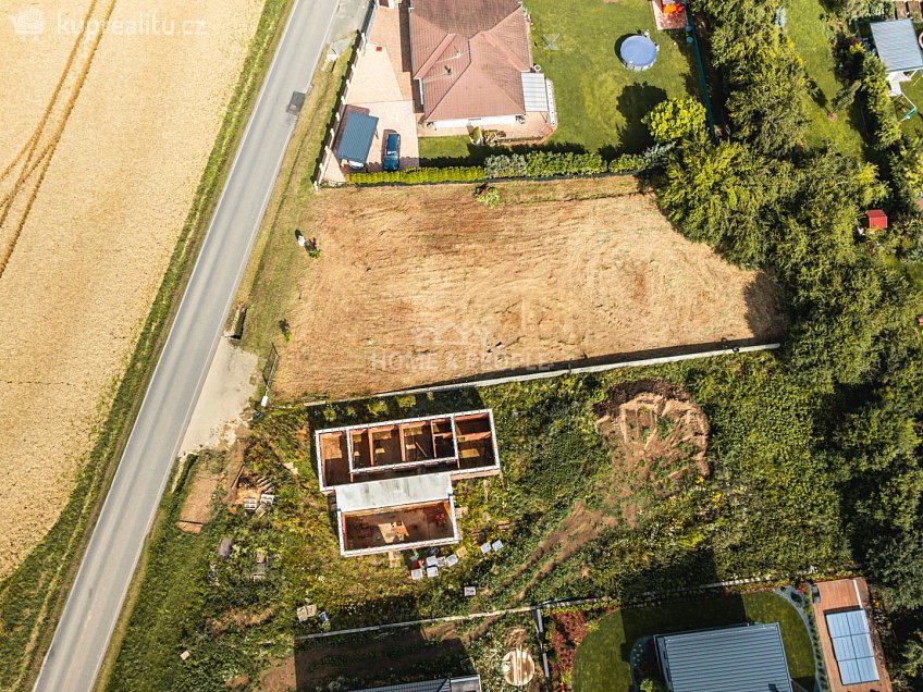Prodej  stavebního pozemku 1133 m^2 K Polníku, Křenice 