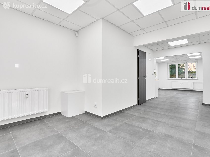 Prodej  obchodních prostor 35 m^2 Revoluční, Chodov 