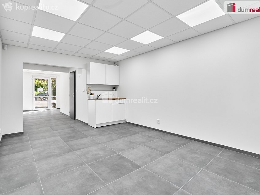 Prodej  obchodních prostor 35 m^2 Revoluční, Chodov 