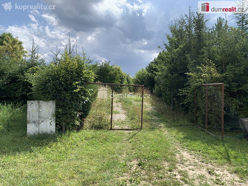 Prodej  stavebního pozemku 4059 m^2 Tmaň, Tmaň 