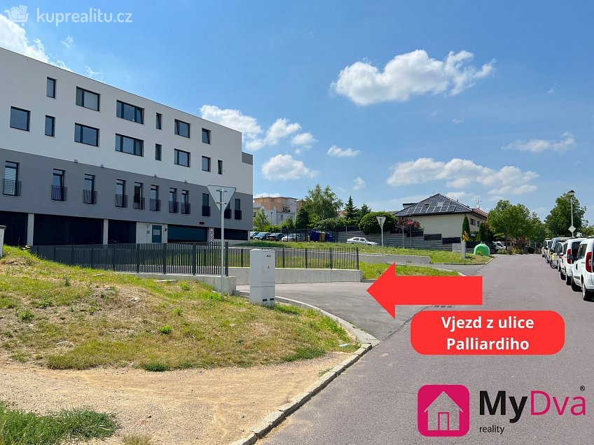 Prodej  garážového stání 18 m^2 Kosmákova, Znojmo 
