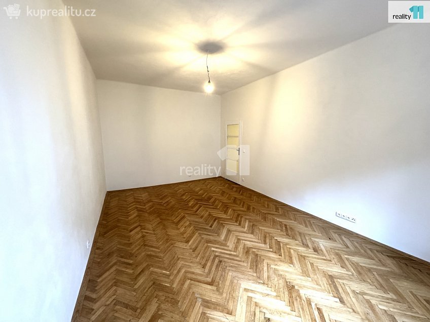 Pronájem bytu 1+1 47 m^2 Kouřimská, Praha 3 