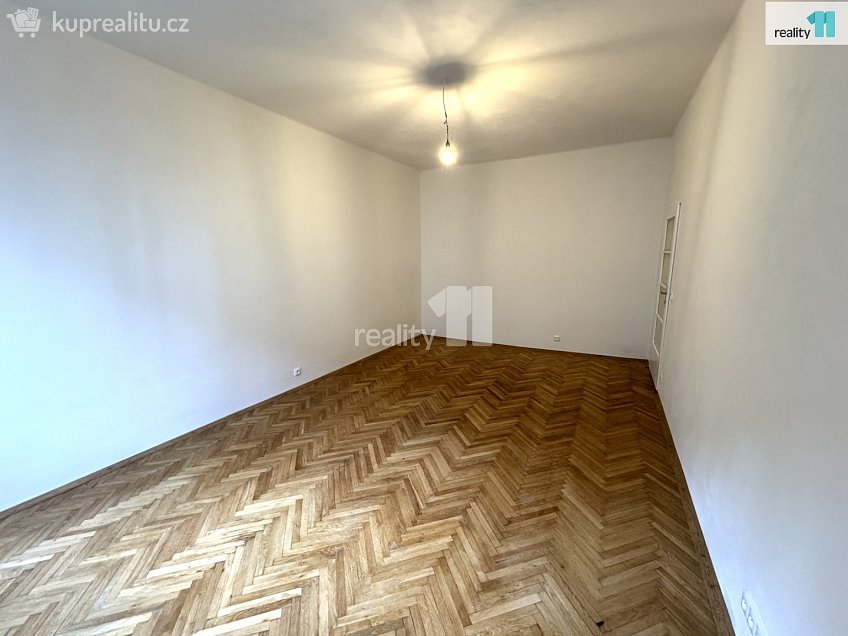 Pronájem bytu 1+1 47 m^2 Kouřimská, Praha 3 