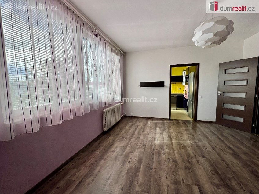 Pronájem bytu 2+1 44 m^2 Slavínského, Praha 5 