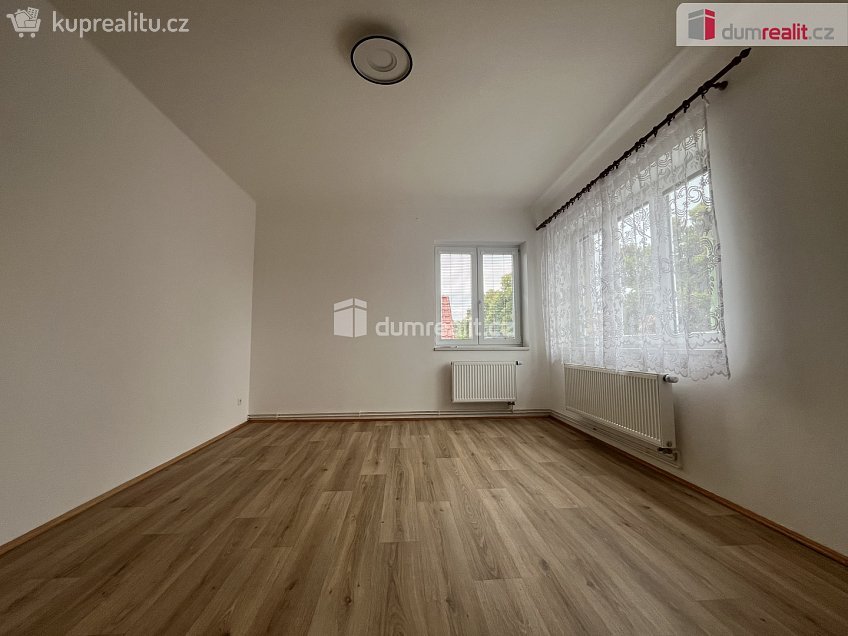Pronájem bytu 2+1 70 m^2 Na Průhoně, Velvary 