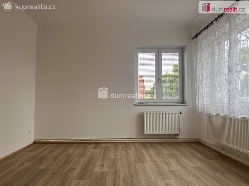 Pronájem bytu 2+1 70 m^2 Na Průhoně, Velvary 
