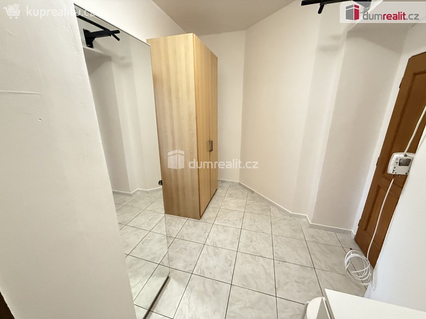 Pronájem bytu 1+1 32 m^2 Čestmírova, Praha 4 