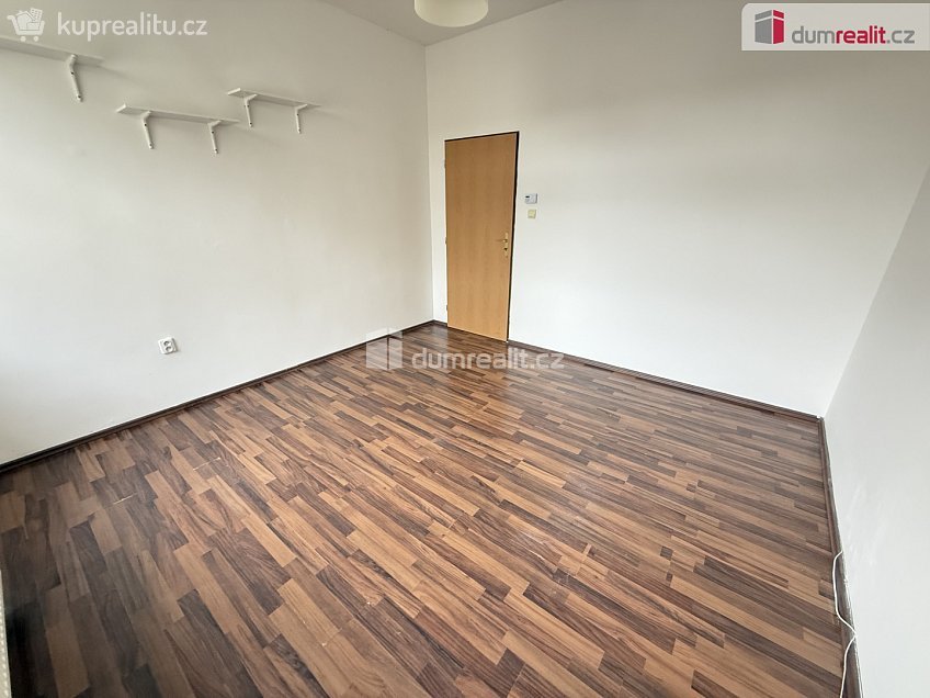 Pronájem bytu 1+1 32 m^2 Čestmírova, Praha 4 