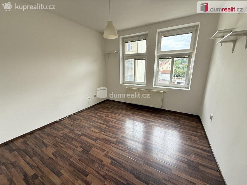 Pronájem bytu 1+1 32 m^2 Čestmírova, Praha 4 