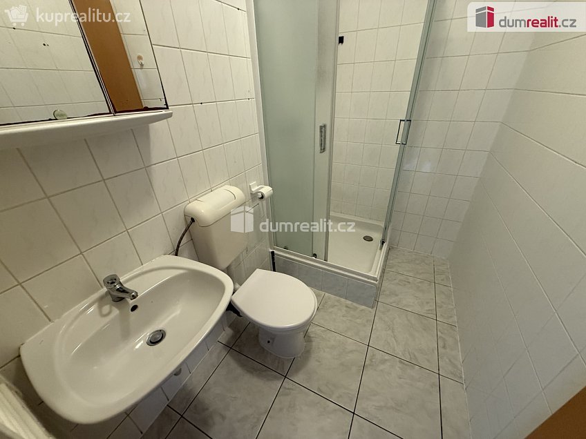 Pronájem bytu 1+1 32 m^2 Čestmírova, Praha 4 