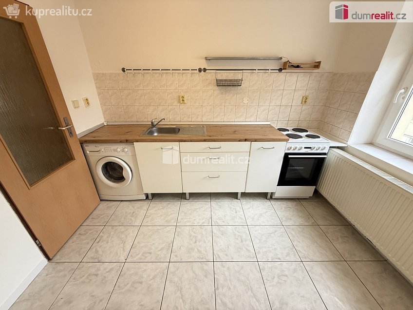 Pronájem bytu 1+1 32 m^2 Čestmírova, Praha 4 