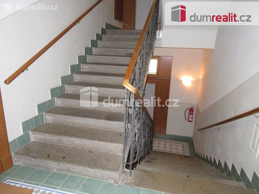Pronájem bytu 2+kk 44 m^2 28. pluku, Praha 10 