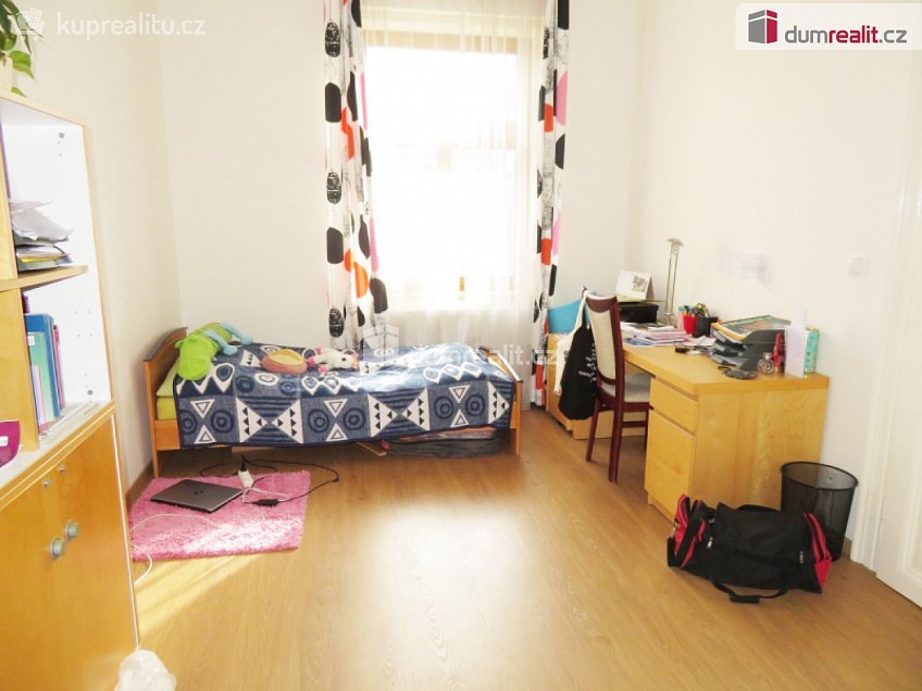 Pronájem bytu 2+kk 44 m^2 28. pluku, Praha 10 