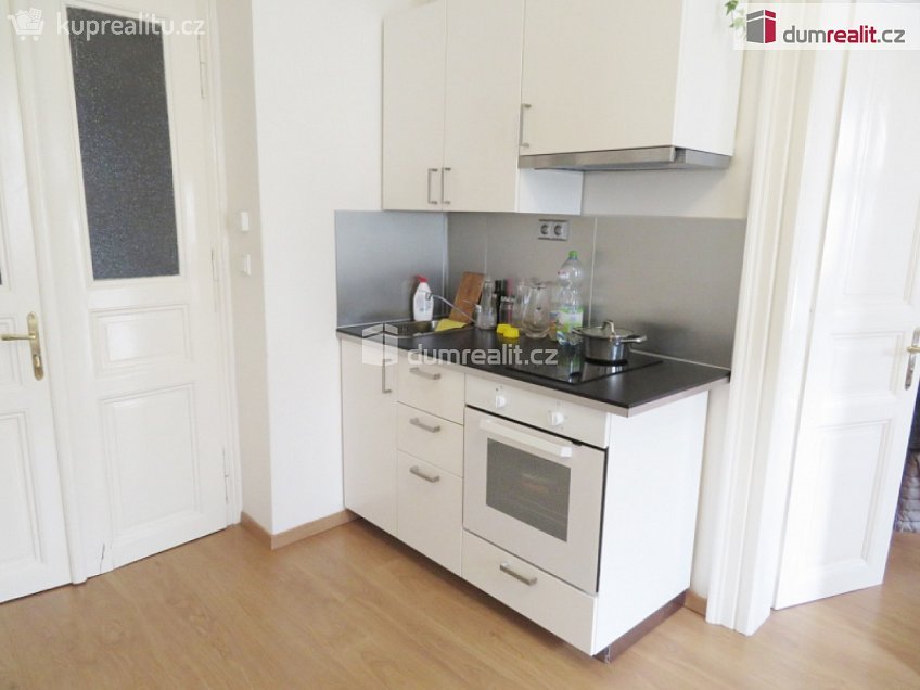 Pronájem bytu 2+kk 44 m^2 28. pluku, Praha 10 