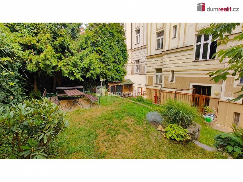 Pronájem bytu 3+kk 65 m^2 Bieblova, Praha 5 