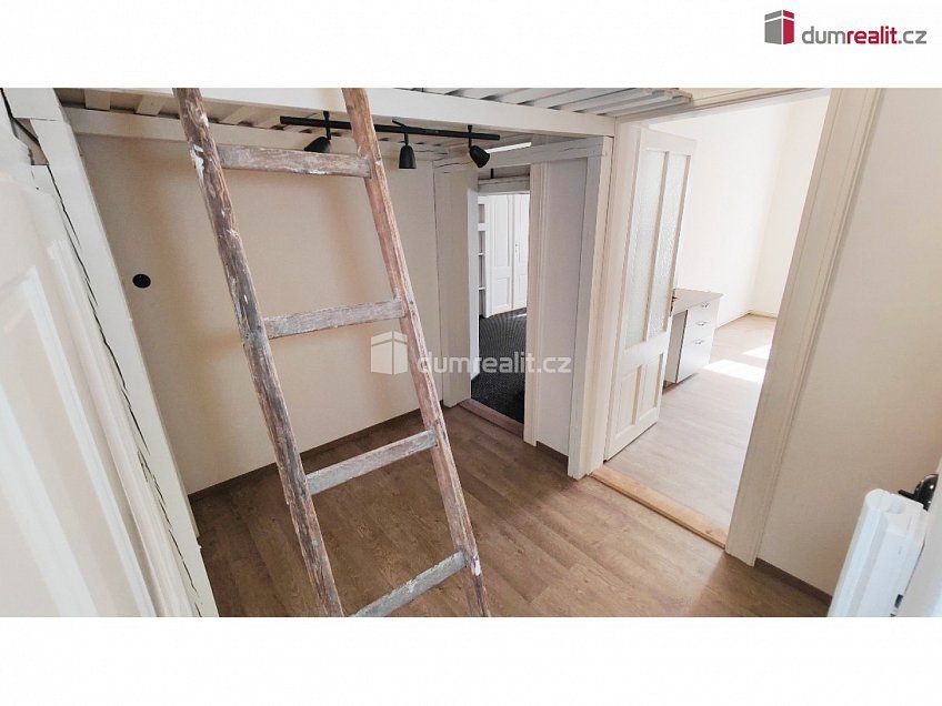 Pronájem bytu 3+kk 65 m^2 Bieblova, Praha 5 
