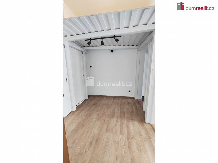 Pronájem bytu 3+kk 65 m^2 Bieblova, Praha 5 