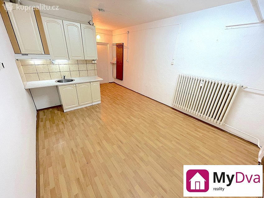 Pronájem bytu 1+kk 25 m^2 Přímětická, Znojmo 