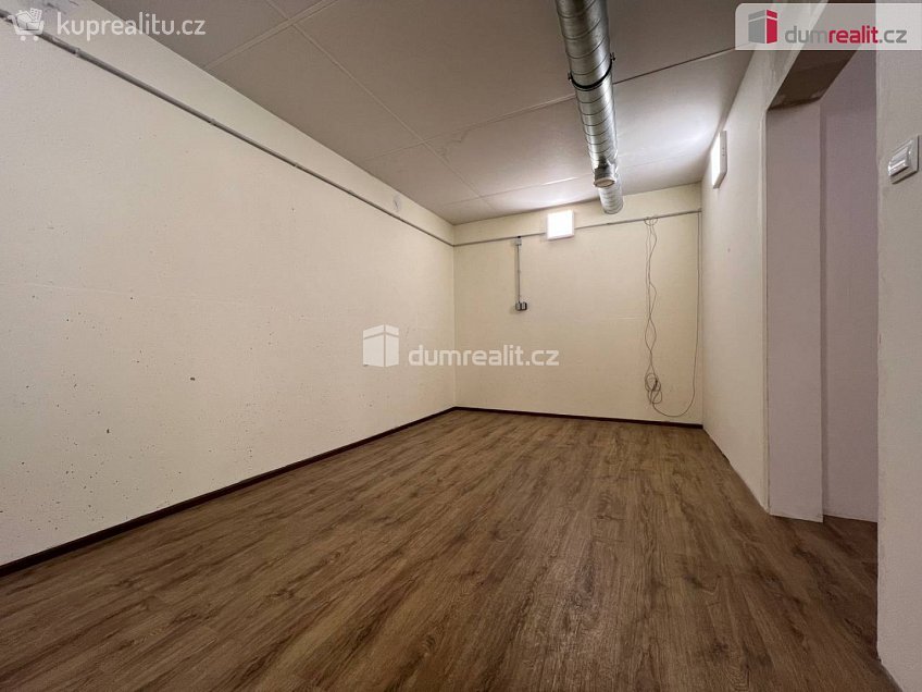 Pronájem  skladu 40 m^2 Malešická, Praha 3 