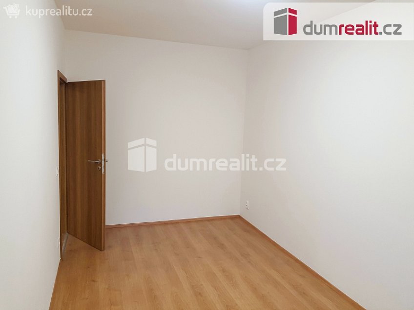 Pronájem bytu 2+kk 44 m^2 Zátopkova, Milovice 