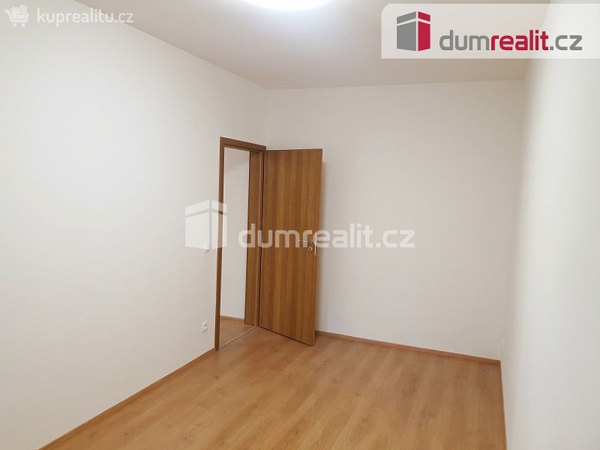 Pronájem bytu 2+kk 44 m^2 Zátopkova, Milovice 