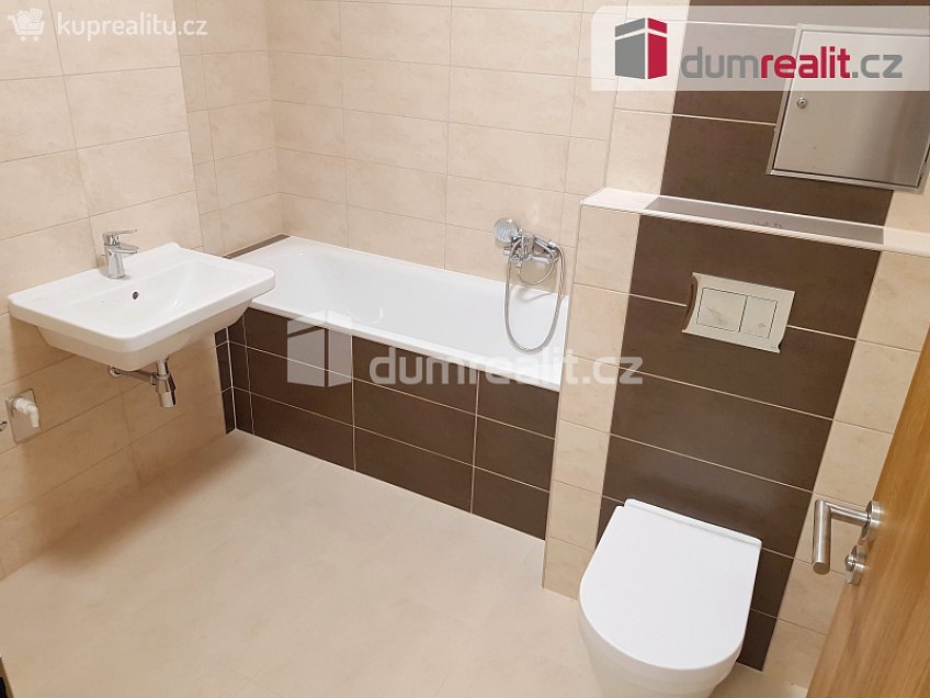 Pronájem bytu 2+kk 44 m^2 Zátopkova, Milovice 