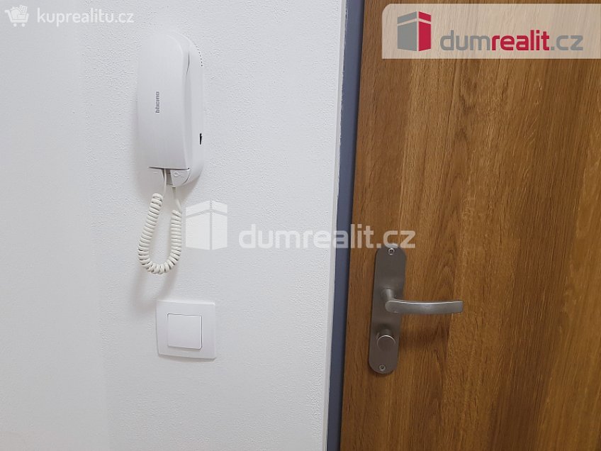 Pronájem bytu 2+kk 44 m^2 Zátopkova, Milovice 