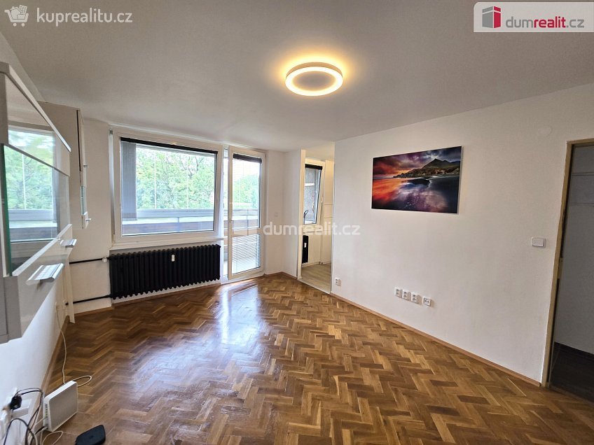 Pronájem bytu 2+1 48 m^2 K Červenému vrchu, Praha 6 