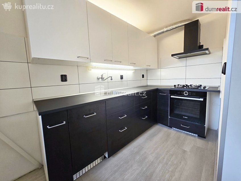 Pronájem bytu 2+1 48 m^2 K Červenému vrchu, Praha 6 