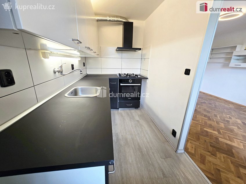 Pronájem bytu 2+1 48 m^2 K Červenému vrchu, Praha 6 