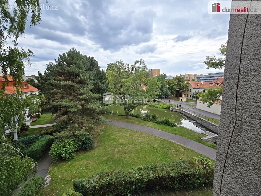 Pronájem bytu 2+1 48 m^2 K Červenému vrchu, Praha 6 