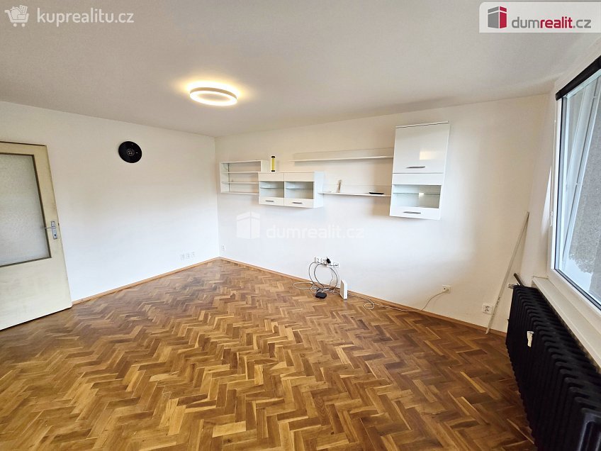 Pronájem bytu 2+1 48 m^2 K Červenému vrchu, Praha 6 
