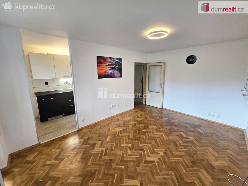 Pronájem bytu 2+1 48 m^2 K Červenému vrchu, Praha 6 