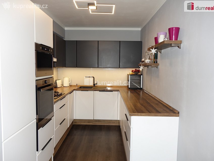 Prodej bytu 3+kk 64 m^2 Bohúňova, Praha 11 