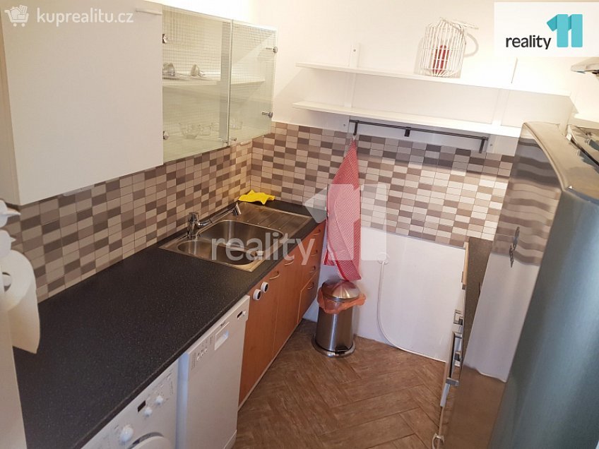 Pronájem bytu 2+kk 45 m^2 Böhmova, Praha 13 