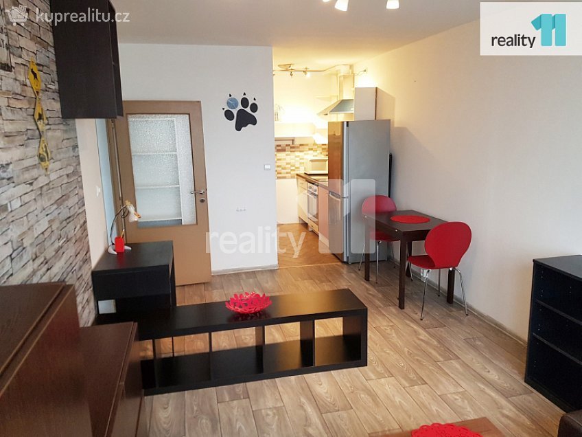 Pronájem bytu 2+kk 45 m^2 Böhmova, Praha 13 