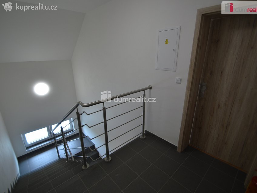Pronájem bytu 3+kk 87 m^2 U Pejřavky, Podolanka 