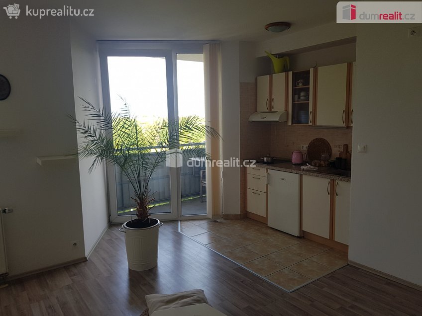 Pronájem bytu 2+kk 55 m^2 Chotěšovská, Praha 18 