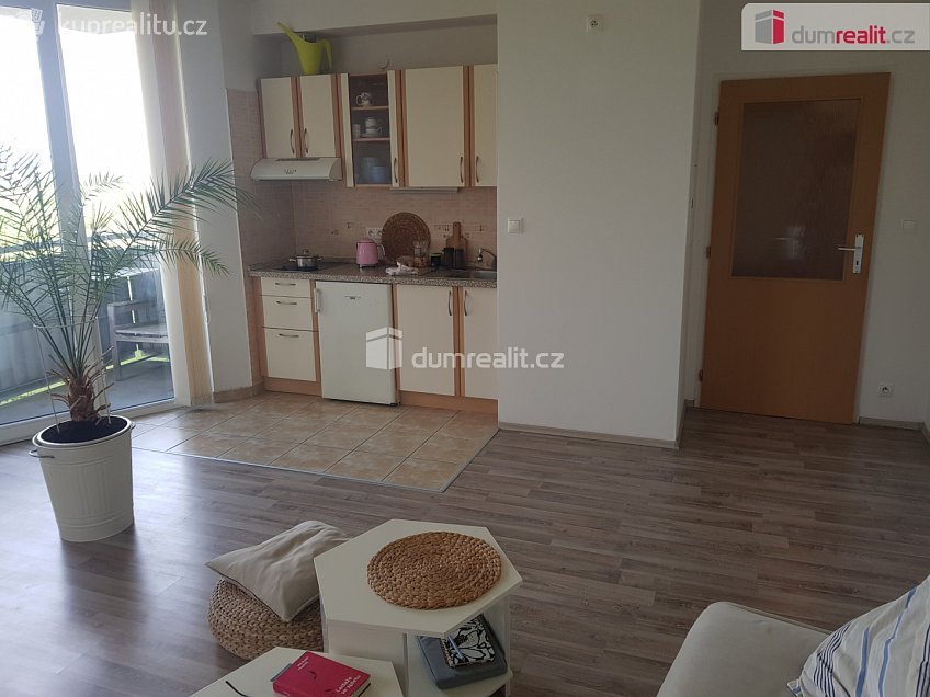 Pronájem bytu 2+kk 55 m^2 Chotěšovská, Praha 18 