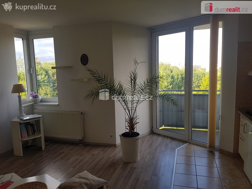 Pronájem bytu 2+kk 55 m^2 Chotěšovská, Praha 18 