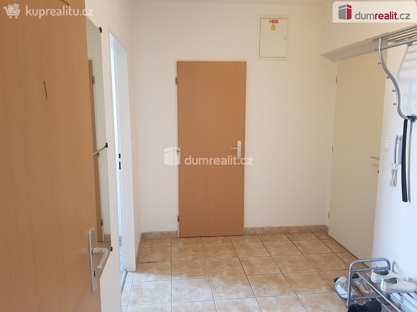 Pronájem bytu 2+kk 55 m^2 Chotěšovská, Praha 18 