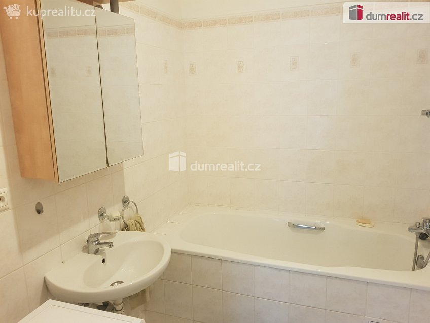 Pronájem bytu 2+kk 55 m^2 Chotěšovská, Praha 18 