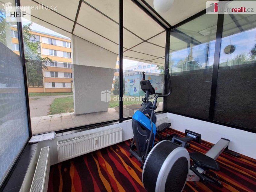 Pronájem bytu 1+kk 35 m^2 Molákova, Praha 8 