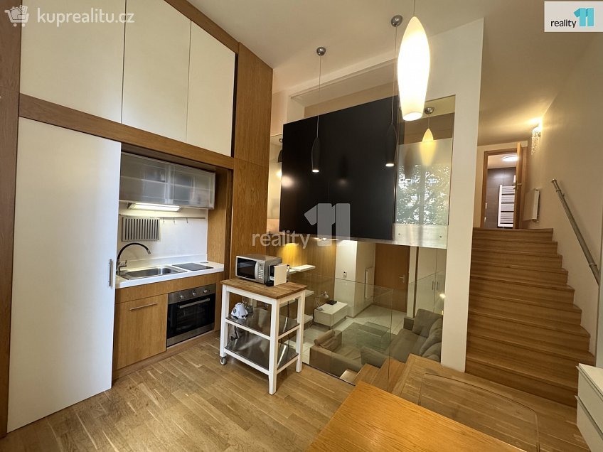 Pronájem bytu 2+kk 73 m^2 Senovážné náměstí, Praha 1 